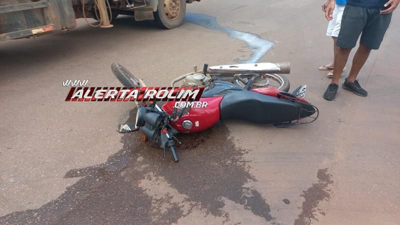 Vídeo - Acidente de trânsito no cruzamento da Tocantins com 25 de Agosto deixou motociclista ferido nesta manhã, em Rolim de Moura Vídeo - Acidente de trânsito no cruzamento da Tocantins com 25 de Agosto deixou motociclista ferido nesta manhã, em Rolim de Moura