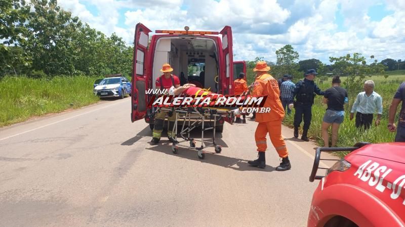 Vídeo- Capotamento foi registrado após condutora perder controle da direção ao passar por buraco na RO 010; passageira foi socorrida Vídeo- Capotamento foi registrado após condutora perder controle da direção ao passar por buraco na RO 010; passageira foi socorrida