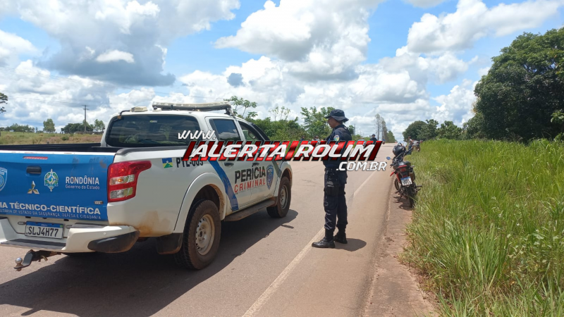 Vídeo- Capotamento foi registrado após condutora perder controle da direção ao passar por buraco na RO 010; passageira foi socorrida Vídeo- Capotamento foi registrado após condutora perder controle da direção ao passar por buraco na RO 010; passageira foi socorrida