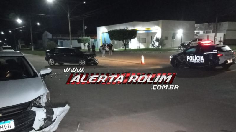 Video - Colisão entre dois carros é registrada na noite desta quinta-feira em Rolim de Moura Video - Colisão entre dois carros é registrada na noite desta quinta-feira em Rolim de Moura