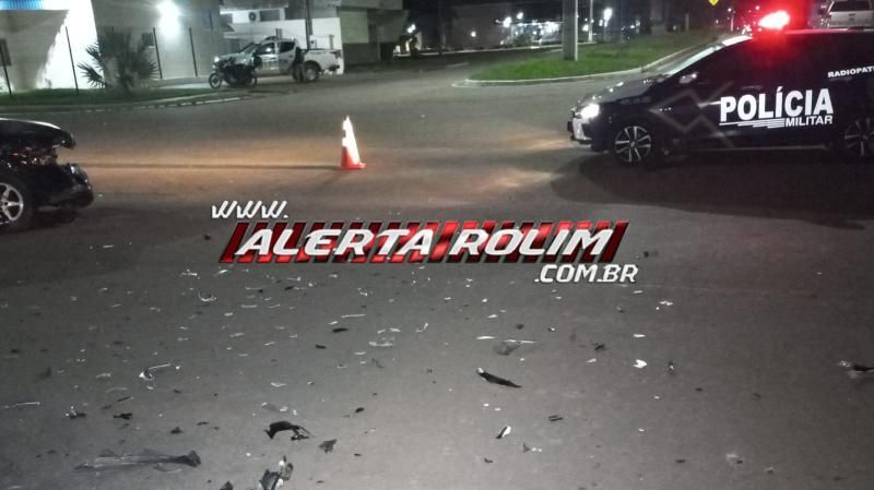 Video - Colisão entre dois carros é registrada na noite desta quinta-feira em Rolim de Moura Video - Colisão entre dois carros é registrada na noite desta quinta-feira em Rolim de Moura