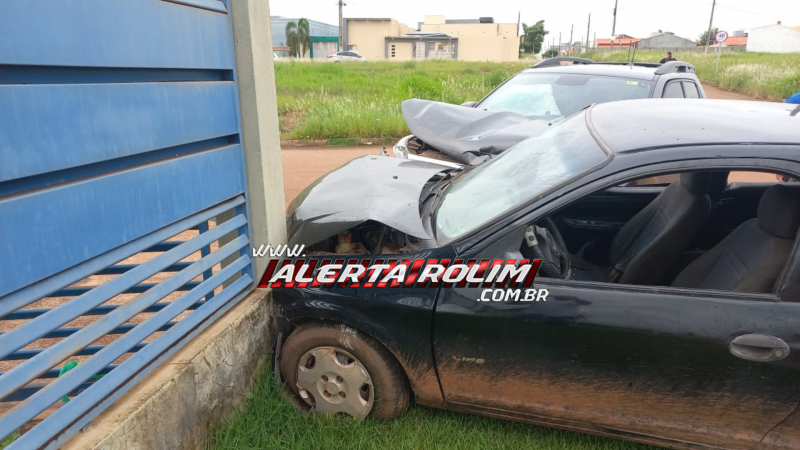 Video- Colisão entre dois carros foi registrada no bairro Jequitibá em Rolim de Moura Video- Colisão entre dois carros foi registrada no bairro Jequitibá em Rolim de Moura