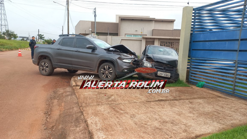 Video- Colisão entre dois carros foi registrada no bairro Jequitibá em Rolim de Moura Video- Colisão entre dois carros foi registrada no bairro Jequitibá em Rolim de Moura