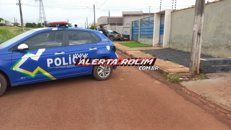 Video- Colisão entre dois carros foi registrada no bairro Jequitibá em Rolim de Moura Video- Colisão entre dois carros foi registrada no bairro Jequitibá em Rolim de Moura