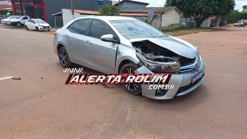 Vídeo - Cruzamento registra colisão entre Fiesta e Corolla nesta manhã, em Rolim de Moura Vídeo - Cruzamento registra colisão entre Fiesta e Corolla nesta manhã, em Rolim de Moura
