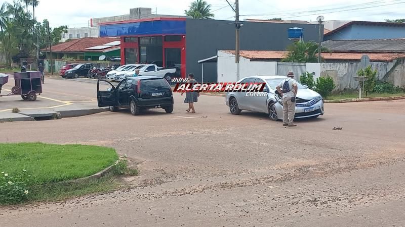 Vídeo - Cruzamento registra colisão entre Fiesta e Corolla nesta manhã, em Rolim de Moura Vídeo - Cruzamento registra colisão entre Fiesta e Corolla nesta manhã, em Rolim de Moura