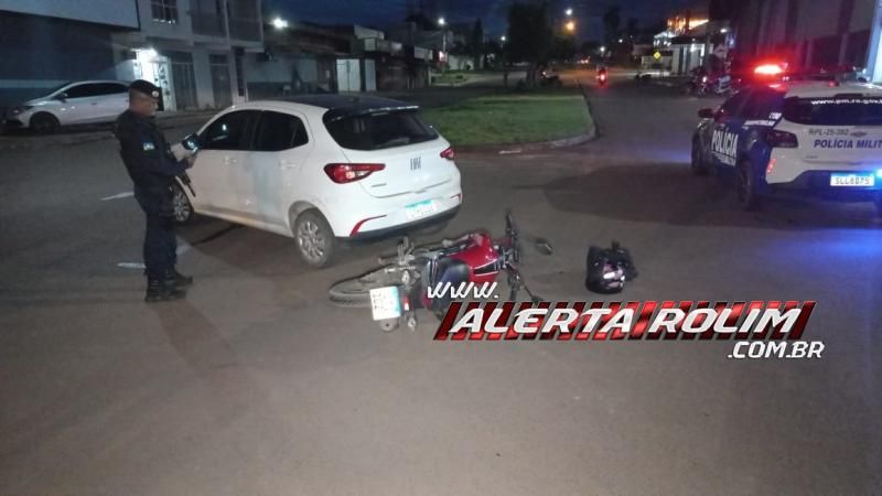 Vídeo - Terceiro acidente do dia envolveu carro e moto e ocorreu no Centro de Rolim de Moura Vídeo - Terceiro acidente do dia envolveu carro e moto e ocorreu no Centro de Rolim de Moura
