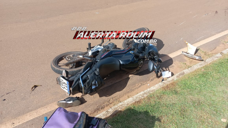 Dois motociclistas ficaram feridos após acidente em cruzamento, em Rolim de Moura Dois motociclistas ficaram feridos após acidente em cruzamento, em Rolim de Moura