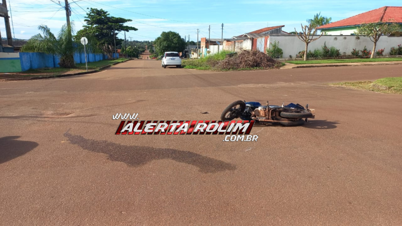 Motociclista fica ferida após colisão com carro no bairro São Cristóvão, em Rolim de Moura - vídeo Motociclista fica ferida após colisão com carro no bairro São Cristóvão, em Rolim de Moura - vídeo
