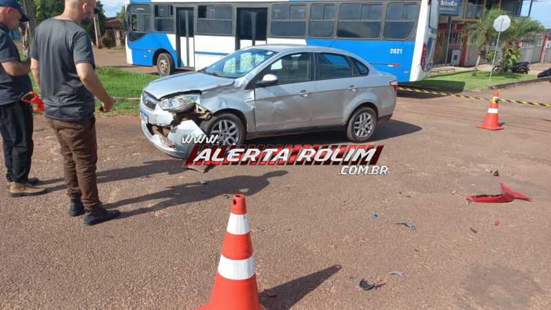 Vídeo: Motociclista ficou ferida após colisão com carro em Rolim de Moura Vídeo: Motociclista ficou ferida após colisão com carro em Rolim de Moura