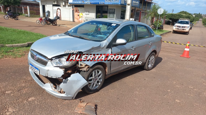 Vídeo: Motociclista ficou ferida após colisão com carro em Rolim de Moura Vídeo: Motociclista ficou ferida após colisão com carro em Rolim de Moura