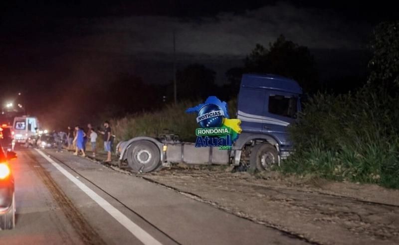 Motorista morreu após colisão frontal com carreta na BR 364, em RO Motorista morreu após colisão frontal com carreta na BR 364, em RO