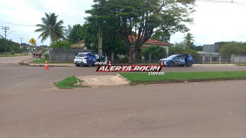Vídeo - Policiais são socorridos após acidente com viatura na tarde desta quinta-feira, em Rolim de Moura Vídeo - Policiais são socorridos após acidente com viatura na tarde desta quinta-feira, em Rolim de Moura
