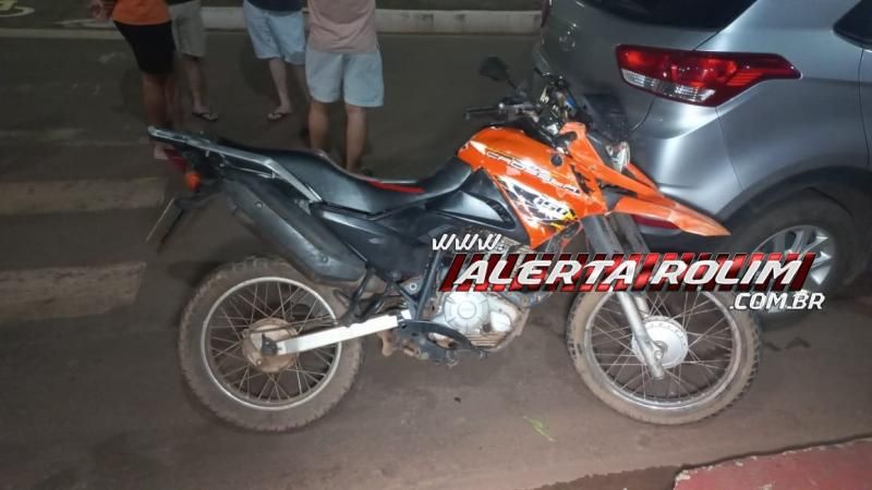 Segundo acidente de trânsito do dia envolveu carro e moto na região central de Rolim de Moura - Vídeo Segundo acidente de trânsito do dia envolveu carro e moto na região central de Rolim de Moura - Vídeo