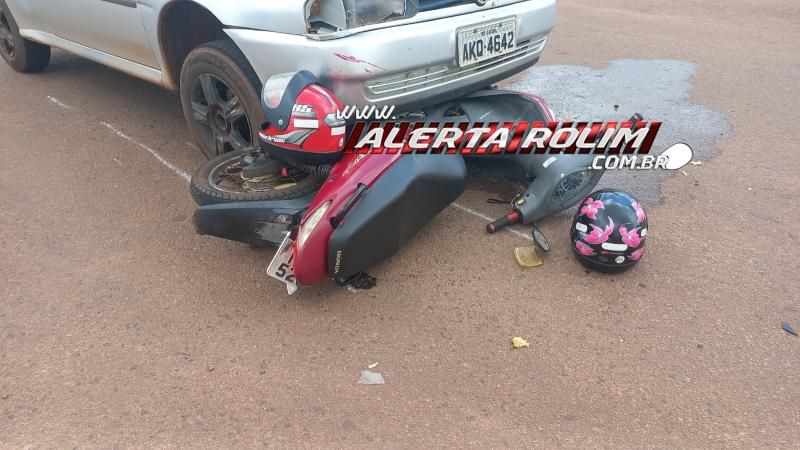 Vídeo - Colisão no primeiro dia do mês deixa moto embaixo de carro em Rolim de Moura Vídeo - Colisão no primeiro dia do mês deixa moto embaixo de carro em Rolim de Moura