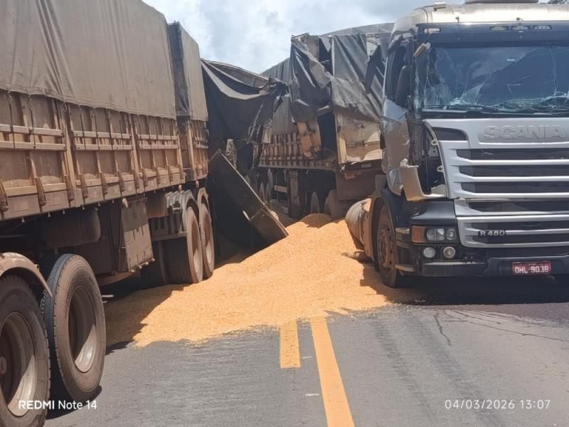 Acidente entre caminhões é registrado em sistema de “Pare e Siga” na BR-364 Acidente entre caminhões é registrado em sistema de “Pare e Siga” na BR-364