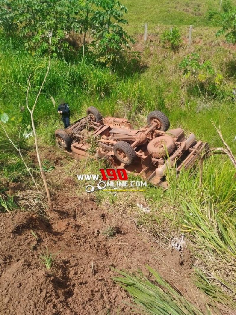 Alta Floresta – Motorista fica ferido após capotamento de caminhonete na Linha P. 50. Alta Floresta – Motorista fica ferido após capotamento de caminhonete na Linha P. 50.