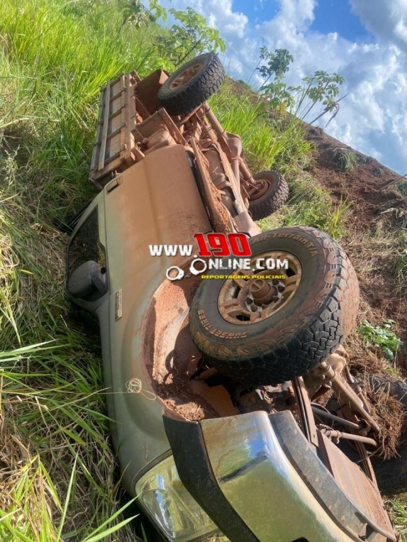 Alta Floresta – Motorista fica ferido após capotamento de caminhonete na Linha P. 50. Alta Floresta – Motorista fica ferido após capotamento de caminhonete na Linha P. 50.