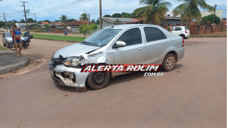 Colisão entre carro e moto deixa motociclista com fratura em uma das pernas, em Rolim de Moura; vídeo Colisão entre carro e moto deixa motociclista com fratura em uma das pernas, em Rolim de Moura; vídeo