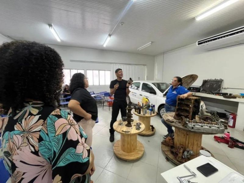 Curso de mecânica básica capacita mulheres para lidar com situações no trânsito Curso de mecânica básica capacita mulheres para lidar com situações no trânsito