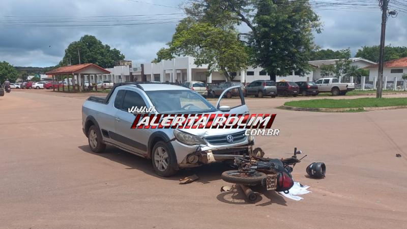 Mais um acidente: colisão entre carro e moto marca o segundo caso desta sexta-feira em Rolim de Moura - vídeo Mais um acidente: colisão entre carro e moto marca o segundo caso desta sexta-feira em Rolim de Moura - vídeo
