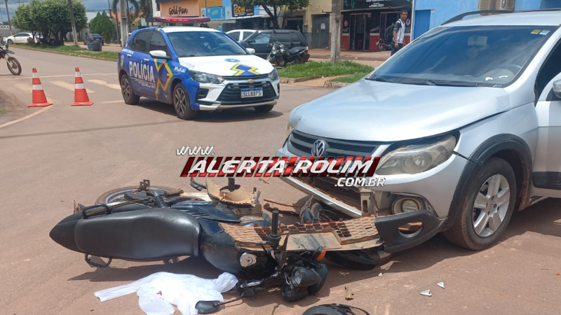 Mais um acidente: colisão entre carro e moto marca o segundo caso desta sexta-feira em Rolim de Moura - vídeo Mais um acidente: colisão entre carro e moto marca o segundo caso desta sexta-feira em Rolim de Moura - vídeo