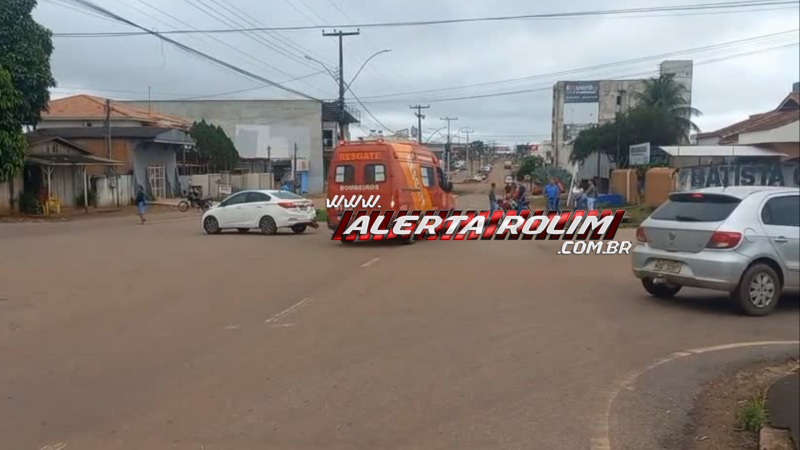 Motociclista foi socorrido após colisão com carro nesta manhã, em Rolim de Moura; vídeo Motociclista foi socorrido após colisão com carro nesta manhã, em Rolim de Moura; vídeo