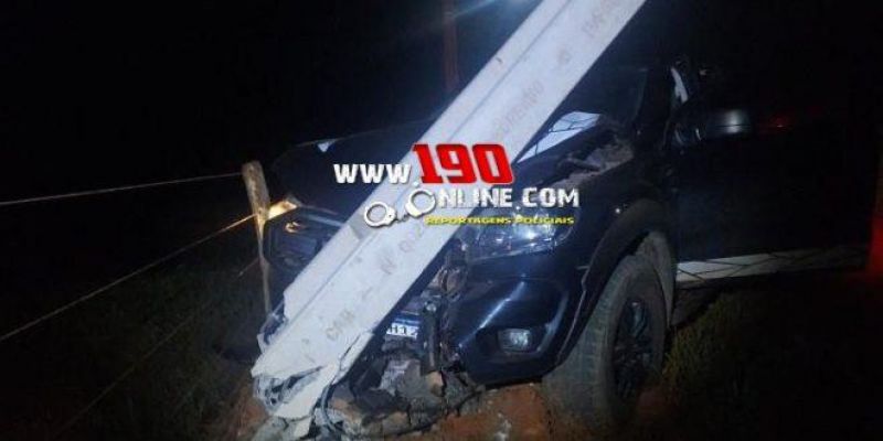 Motorista colide caminhonete contra poste, em Alta Floresta Motorista colide caminhonete contra poste, em Alta Floresta