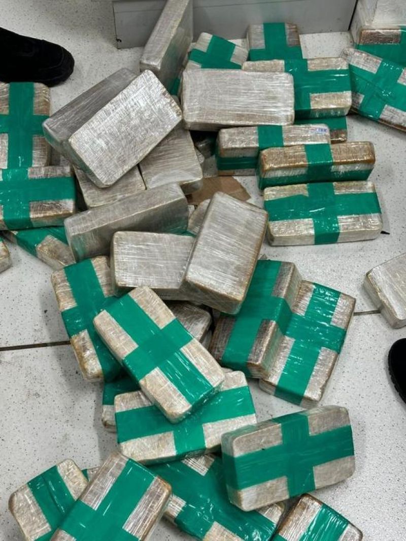 PF, PRF e PM apreendem cerca de 390 kg de drogas e prendem dois suspeitos PF, PRF e PM apreendem cerca de 390 kg de drogas e prendem dois suspeitos