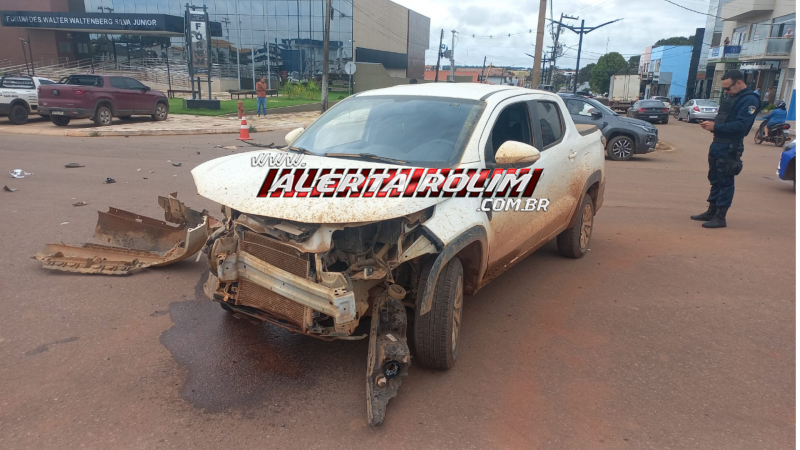 Semana começa com acidente de trânsito no centro de Rolim de Moura; video Semana começa com acidente de trânsito no centro de Rolim de Moura; video