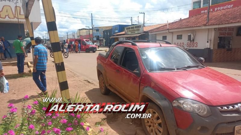 Acidente de trânsito deixou duas mulheres feridas no começo da tarde de hoje, em Rolim de Moura - Veja o vídeo da colisão Acidente de trânsito deixou duas mulheres feridas no começo da tarde de hoje, em Rolim de Moura - Veja o vídeo da colisão