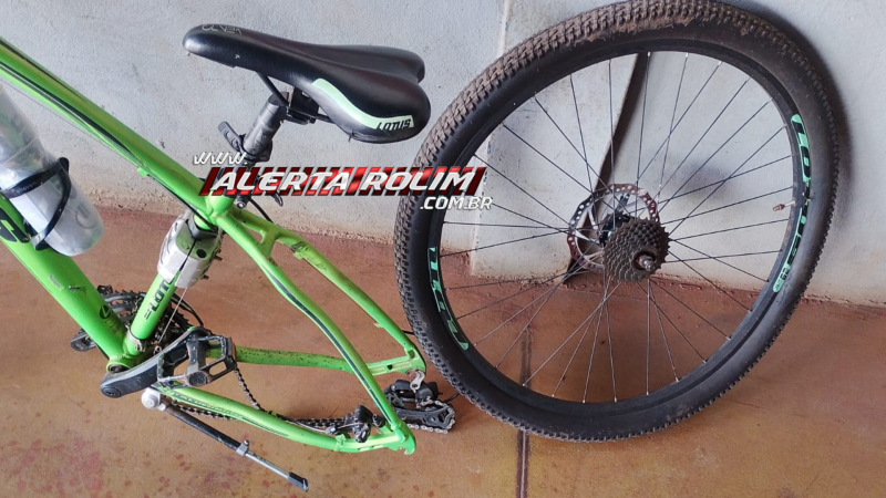 Acidente entre carro e bicicleta é registrado em Rolim de Moura Acidente entre carro e bicicleta é registrado em Rolim de Moura