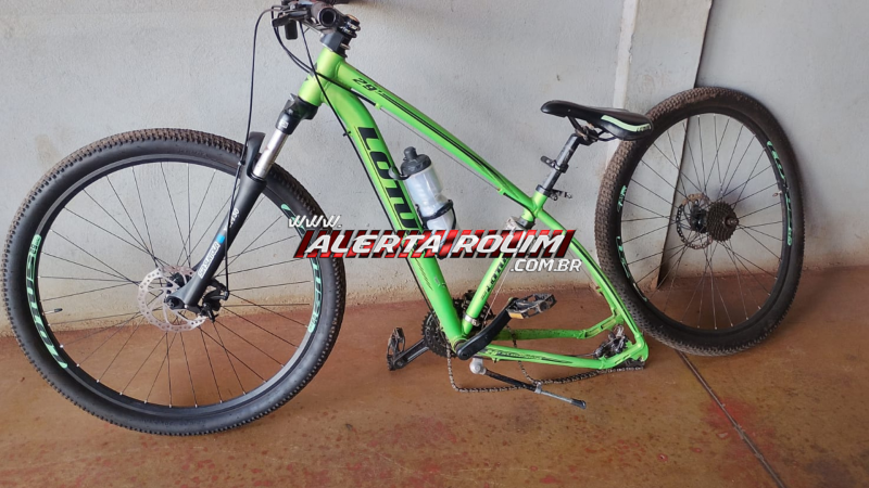 Acidente entre carro e bicicleta é registrado em Rolim de Moura Acidente entre carro e bicicleta é registrado em Rolim de Moura