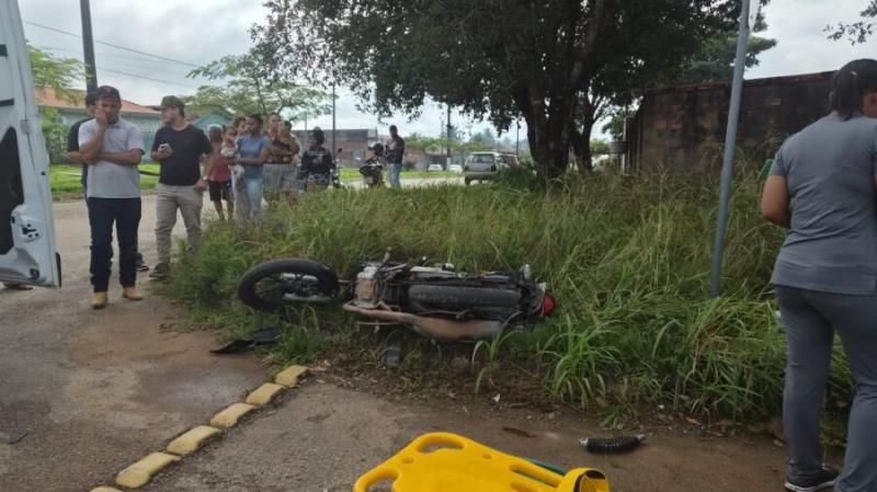 Acidente grave deixa motociclista com fratura exposta em Nova Brasilândia do Oeste Acidente grave deixa motociclista com fratura exposta em Nova Brasilândia do Oeste