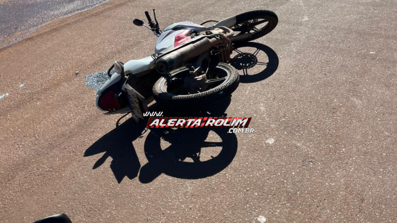 Após colisão na Avenida 25 de Agosto, motorista de carro se evade e deixa motociclista ferido, em Rolim de Moura; veja o vídeo Após colisão na Avenida 25 de Agosto, motorista de carro se evade e deixa motociclista ferido, em Rolim de Moura; veja o vídeo
