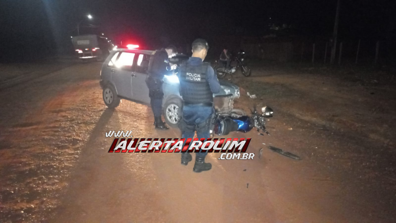 Colisão frontal entre moto e carro deixou duas pessoas feridas nesta noite no bairro Cidade Alta, em Rolim de Moura - Vídeo Colisão frontal entre moto e carro deixou duas pessoas feridas nesta noite no bairro Cidade Alta, em Rolim de Moura - Vídeo