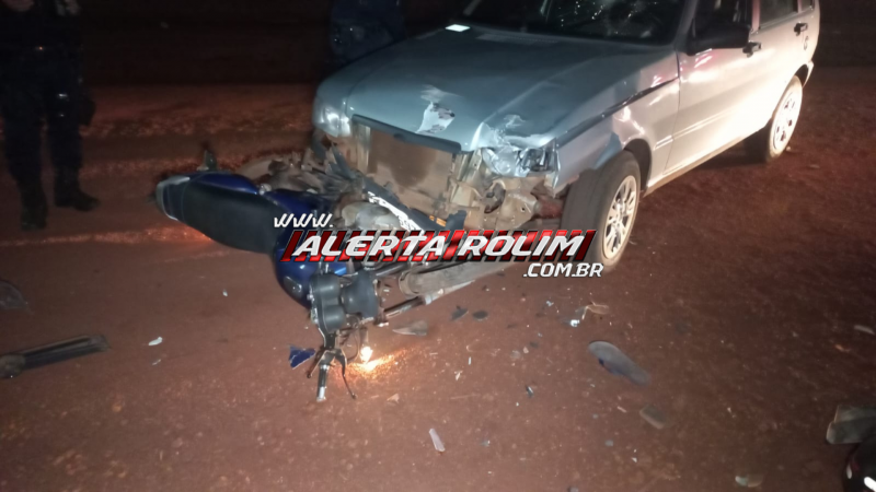 Colisão frontal entre moto e carro deixou duas pessoas feridas nesta noite no bairro Cidade Alta, em Rolim de Moura - Vídeo Colisão frontal entre moto e carro deixou duas pessoas feridas nesta noite no bairro Cidade Alta, em Rolim de Moura - Vídeo
