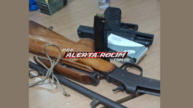 Dois homens foram presos pela equipe da PTRAN da PM por porte ilegal de arma de fogo e crime ambiental, em Rolim de Moura Dois homens foram presos pela equipe da PTRAN da PM por porte ilegal de arma de fogo e crime ambiental, em Rolim de Moura