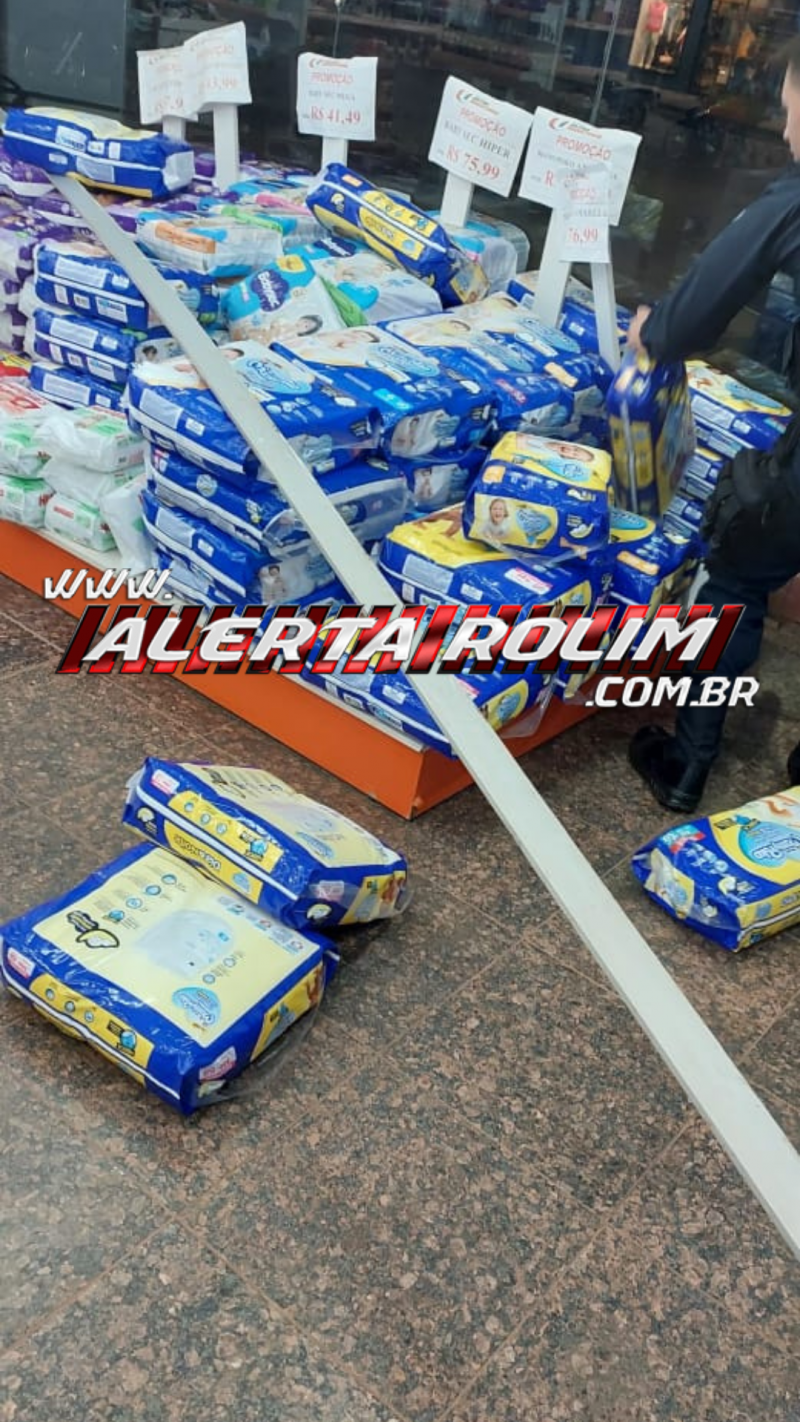 Homem é preso em flagrante pela PM enquanto praticava furto em farmácia no centro de Rolim de Moura Homem é preso em flagrante pela PM enquanto praticava furto em farmácia no centro de Rolim de Moura