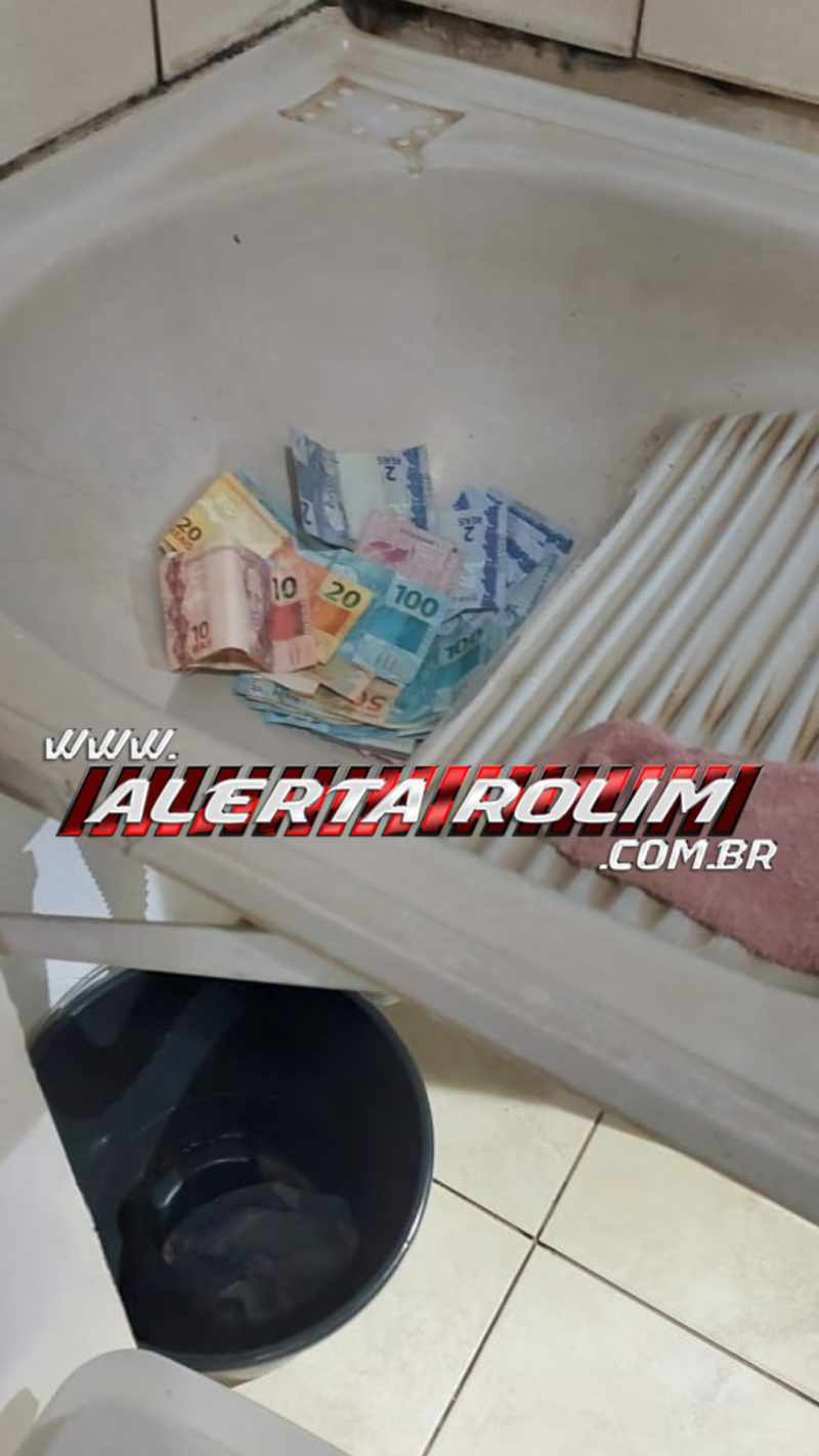 Homem é preso em flagrante pela PM enquanto praticava furto em farmácia no centro de Rolim de Moura Homem é preso em flagrante pela PM enquanto praticava furto em farmácia no centro de Rolim de Moura
