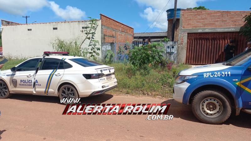Mulher foi encontrada morta em quintal de residência no bairro Boa Esperança, em Rolim de Moura Mulher foi encontrada morta em quintal de residência no bairro Boa Esperança, em Rolim de Moura