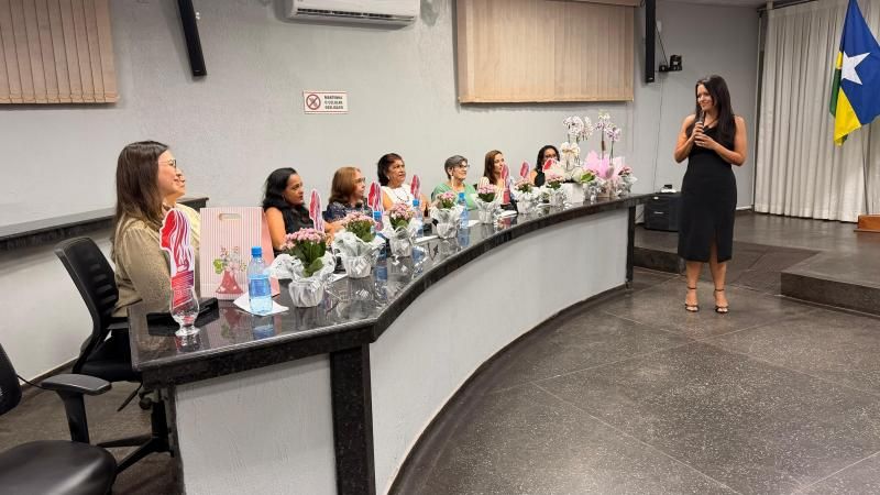 Vereadora Janete Lins, homenageia Sargento Abgail Feitosa em reconhecimento sua trajetória de dedicação à segurança pública e à comunidade Vereadora Janete Lins, homenageia Sargento Abgail Feitosa em reconhecimento sua trajetória de dedicação à segurança pública e à comunidade