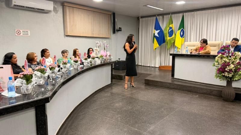 Vereadora Janete Lins, homenageia Sargento Abgail Feitosa em reconhecimento sua trajetória de dedicação à segurança pública e à comunidade Vereadora Janete Lins, homenageia Sargento Abgail Feitosa em reconhecimento sua trajetória de dedicação à segurança pública e à comunidade