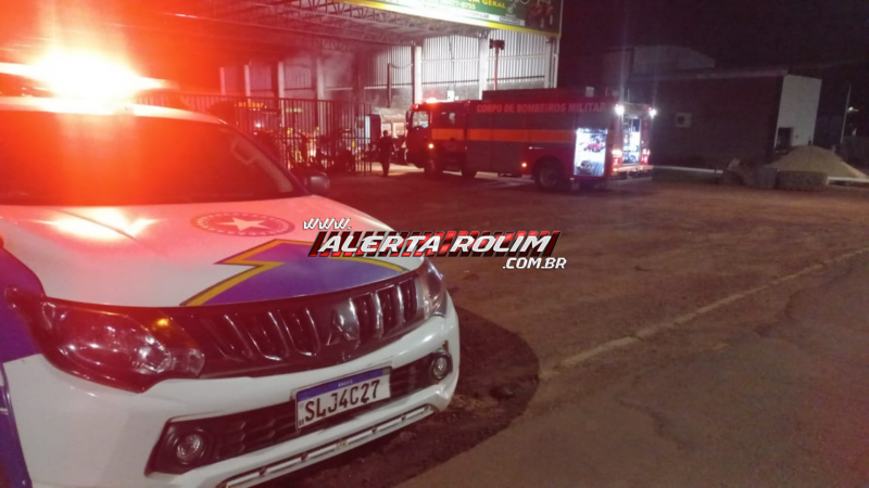 Incêndio foi registrado em oficina mecânica durante a noite de segunda-feira, em Rolim de Moura - Vídeo Incêndio foi registrado em oficina mecânica durante a noite de segunda-feira, em Rolim de Moura - Vídeo