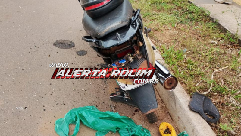 Acidente entre carro e moto é registrado em cruzamento na área central de Rolim de Moura Acidente entre carro e moto é registrado em cruzamento na área central de Rolim de Moura