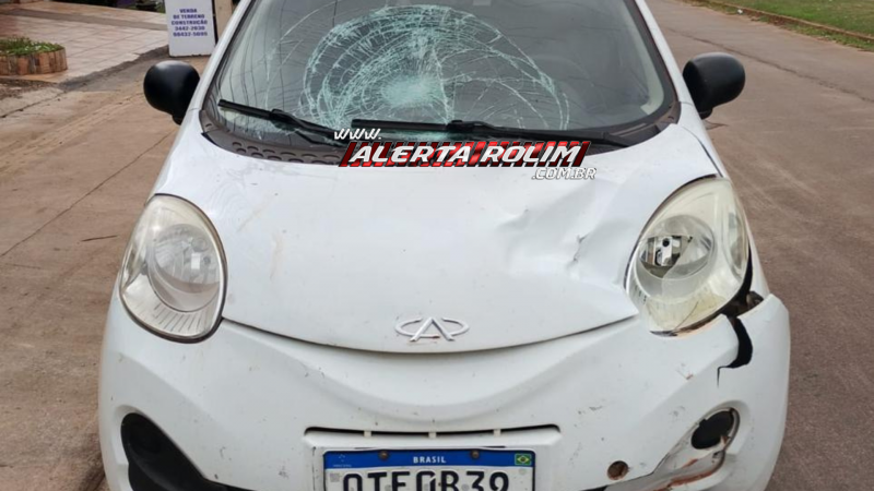 Acidente entre carro e moto é registrado em cruzamento na área central de Rolim de Moura Acidente entre carro e moto é registrado em cruzamento na área central de Rolim de Moura