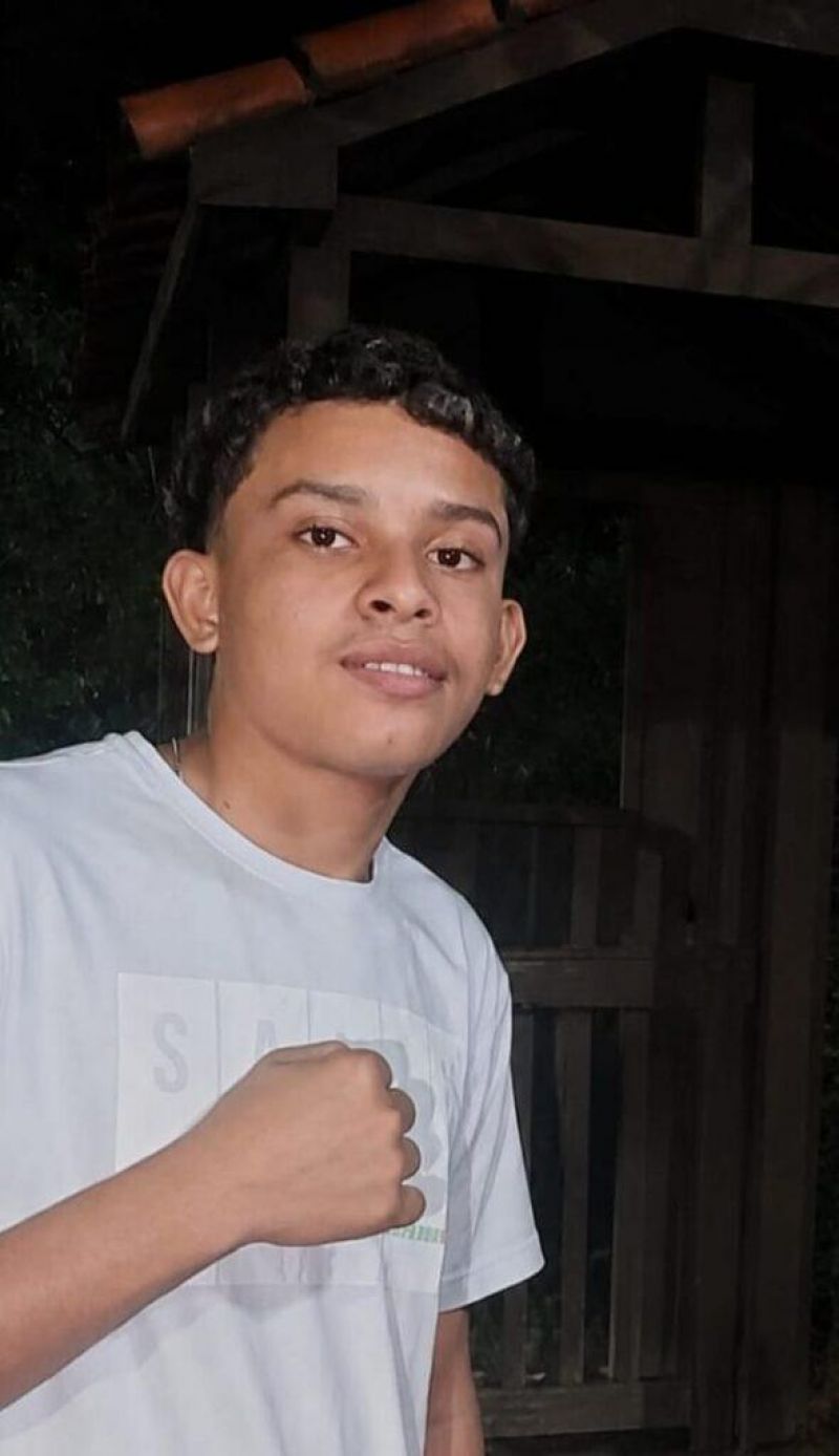 Grave acidente resulta em uma vítima fatal e outras quatro foram socorridas em estado grave, em Rolim de Moura Grave acidente resulta em uma vítima fatal e outras quatro foram socorridas em estado grave, em Rolim de Moura