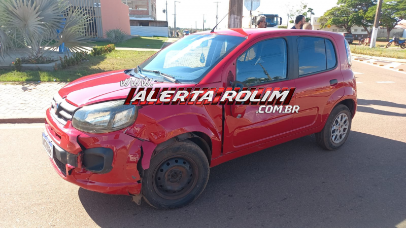 Acidente entre carro e moto é registrado em rotatória recém-construída em Rolim de Moura Acidente entre carro e moto é registrado em rotatória recém-construída em Rolim de Moura