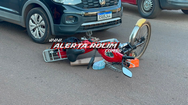 Carro e bicicleta elétrica se envolvem em acidente no centro de Rolim de Moura Carro e bicicleta elétrica se envolvem em acidente no centro de Rolim de Moura