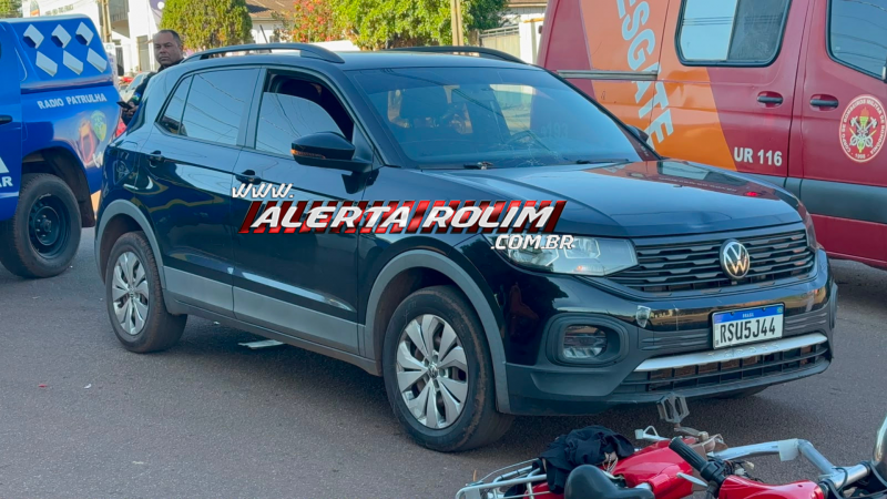 Carro e bicicleta elétrica se envolvem em acidente no centro de Rolim de Moura Carro e bicicleta elétrica se envolvem em acidente no centro de Rolim de Moura